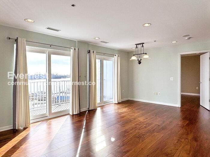 Building Photo - 2702 Lighthouse Point E