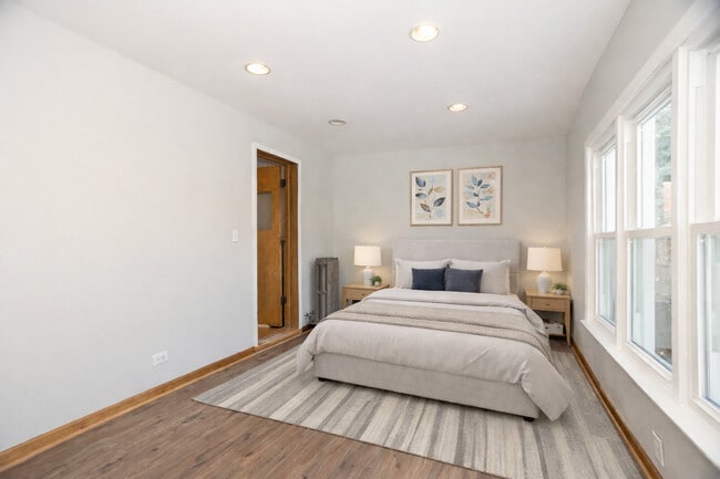 Building Photo - 1330 W Norwood St