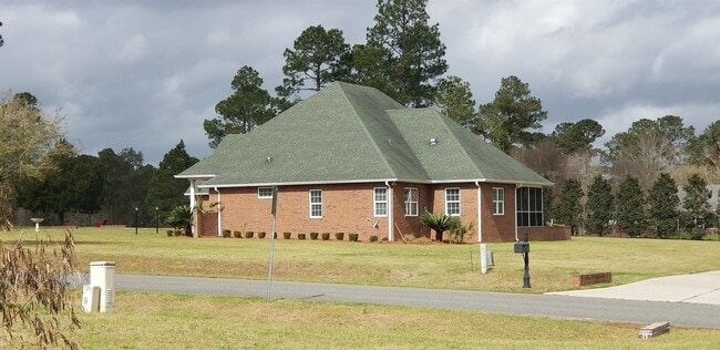 Building Photo - 565 Twin Ponds Dr