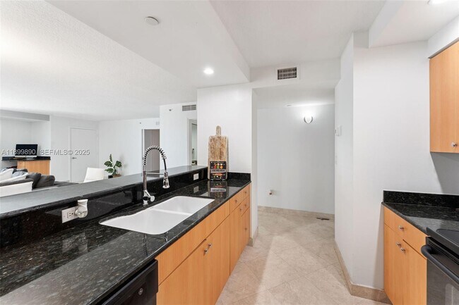 Building Photo - 6917 Collins Ave