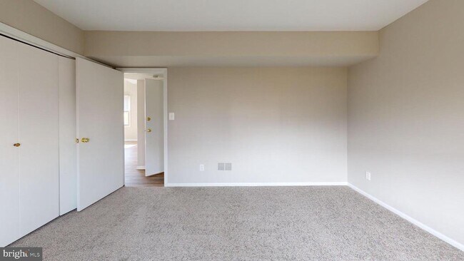 Building Photo - 72 Whethersfield Cir