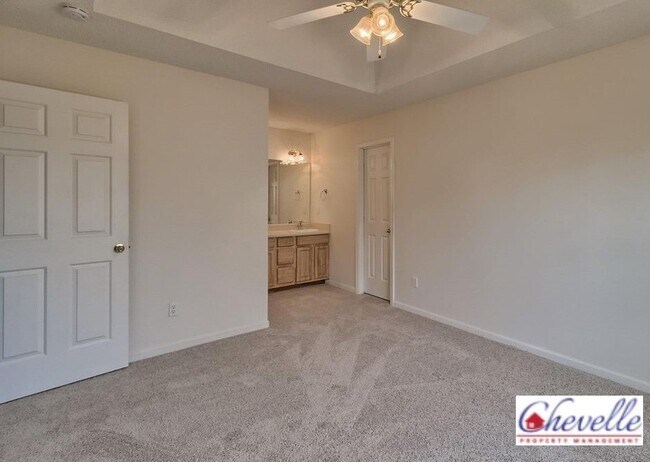 Building Photo - 307 Summit Townes Way
