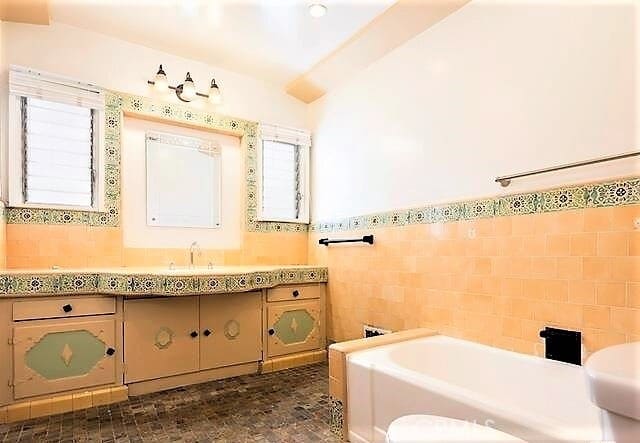 Building Photo - 223 S Gale Dr