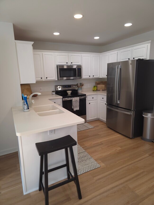 Building Photo - 1000 Mallery St Ext