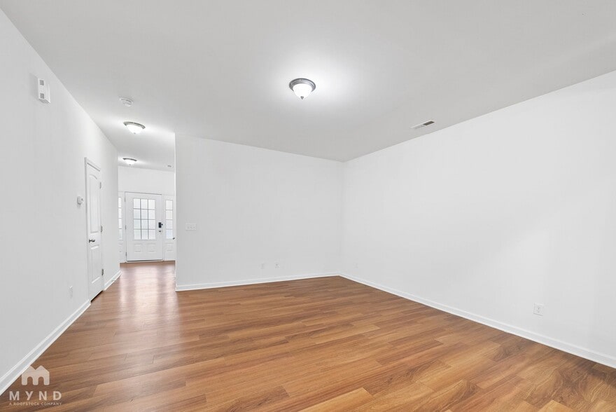 Building Photo - 1038 Grand Ridge Dr