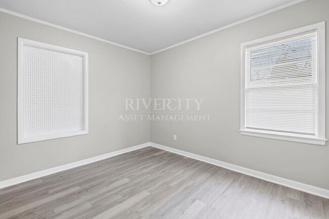 Building Photo - Beautifully Renovated 3 Bed / 2 Bath Home with Over 1,700 Sq Ft!