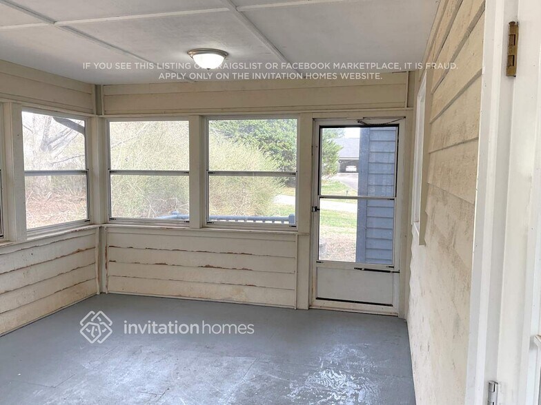 Building Photo - 3915 Summit Chase