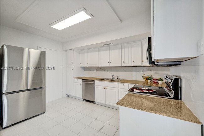 Building Photo - 1600 S Ocean Dr