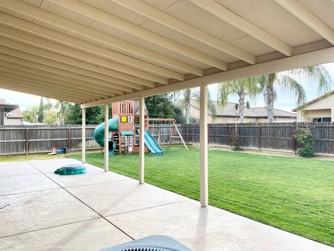 Building Photo - Beautiful 3-Bed, 2-Bath Near Sanger West High School