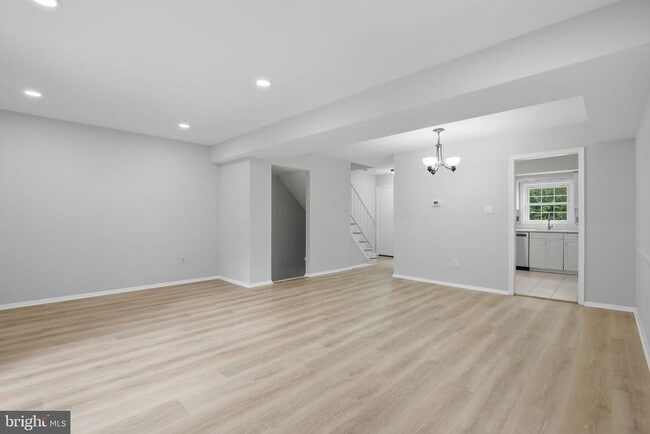 Building Photo - 7739 Tiverton Dr