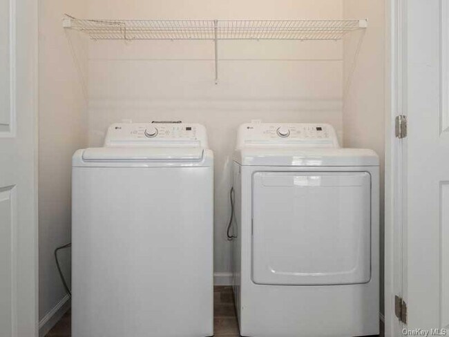 Building Photo - 4 S Hls Wy