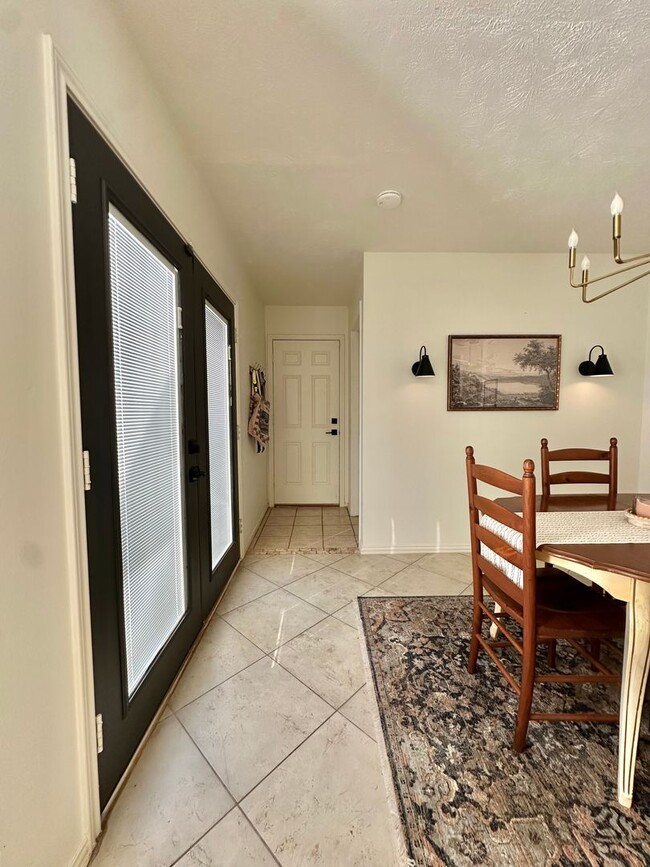 Building Photo - COMING SEPTEMBER 2025 - Updated 3 Bedroom ...