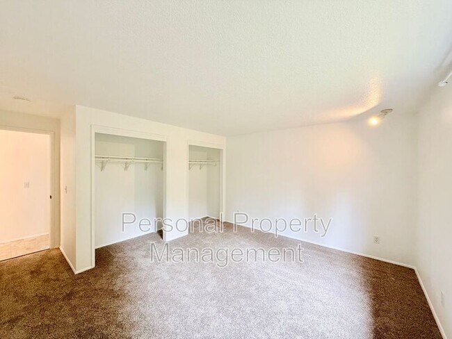 Building Photo - 1410 NE 72nd St
