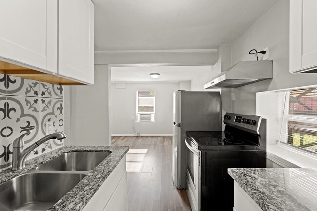 Building Photo - 523 Henke St