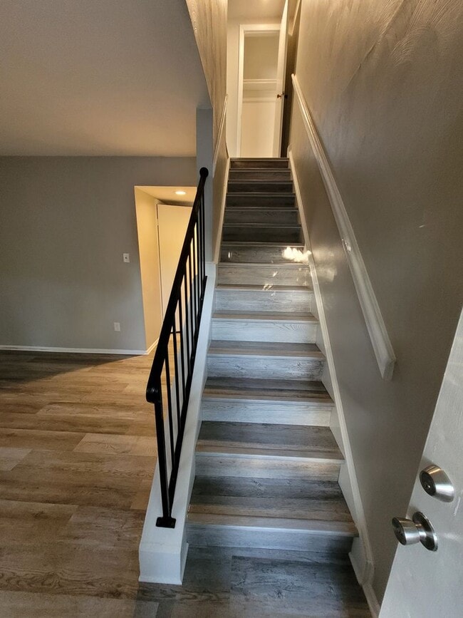 Building Photo - Townhouse in the Heart of Virginia Beach!