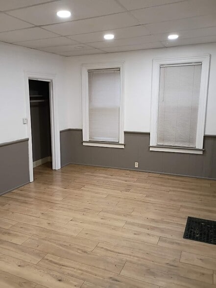 Building Photo - 914 Chestnut St