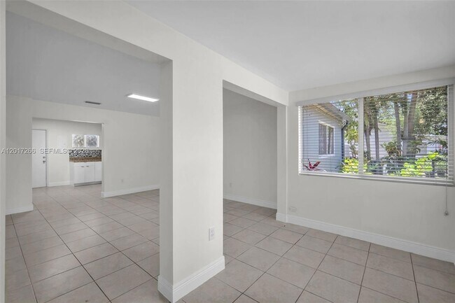 Building Photo - 1550 NE 131st Ln