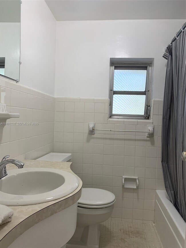 Building Photo - 6290 SW 39th St