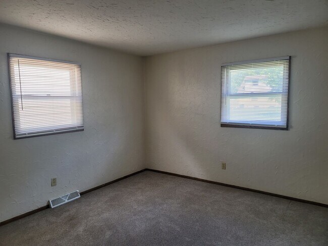 Building Photo - 5730-5732 N. 94th Street