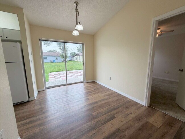 Building Photo - 10297 Hemlock St