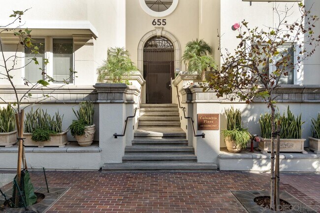 Building Photo - 655 Columbia St