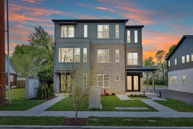 Building Photo - 423C Veritas St