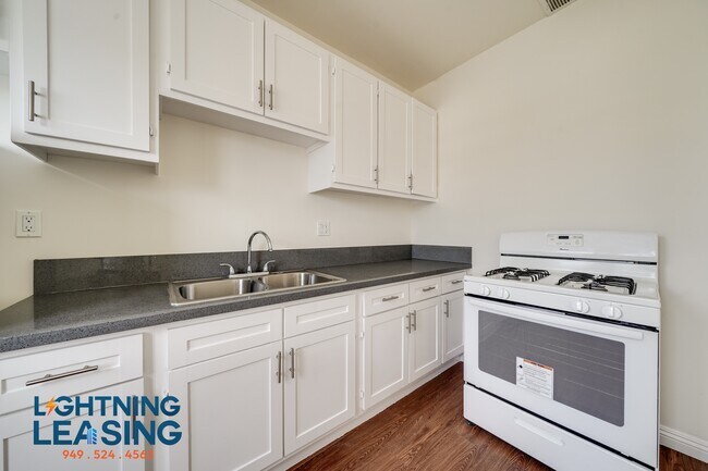 Building Photo - 1059 Normandie Ave