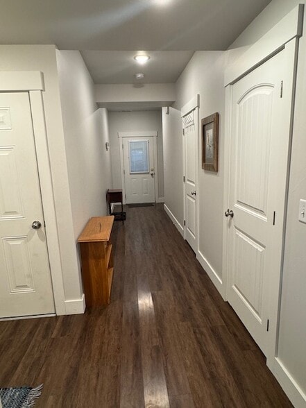 Front Entryway - 205 Manhattan South Rd