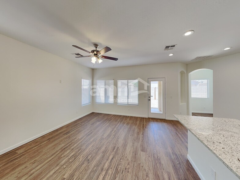 Building Photo - 2833 E Morenci Rd