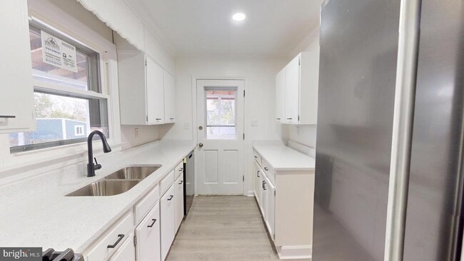 Building Photo - 6511 Enfield Dr