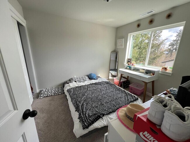 Building Photo - 2311 Quail Run Ln S