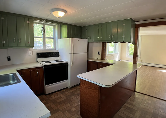kitchen complete with fridge, stove top/oven, and dishwasher. - 7 Woolerton St