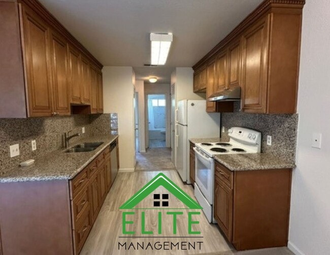 Building Photo - **2 Bed, 2 Bath Condo in Gated Community |...