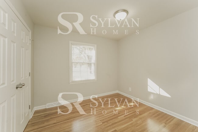 Building Photo - Feel welcome and comfortable in this charming home