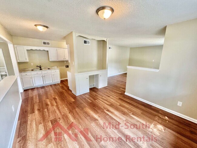 Building Photo - 2452 Debby Dr