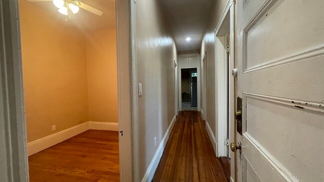 Building Photo - 33 Hollander St