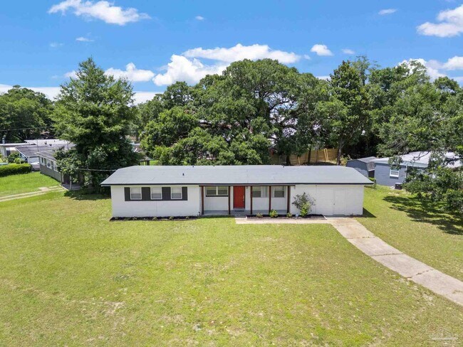 Building Photo - 8 Goodman Ln