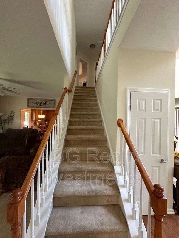 Building Photo - 6629 Pattonsburg Dr