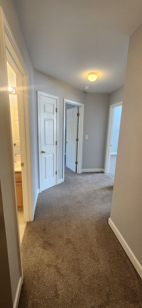 Building Photo - 4 Bedroom - Less than 2 miles from Swamp R...