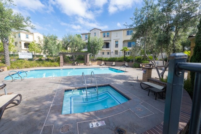 Building Photo - Amazing 3 Bedroom Condo available now! Totally loaded unit, schedule a tour today!