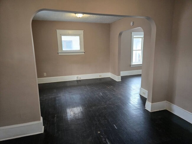 Building Photo - Charming 4-Bedroom Property in Prime Location (Move in today and enjoy 50 % off on second month r...