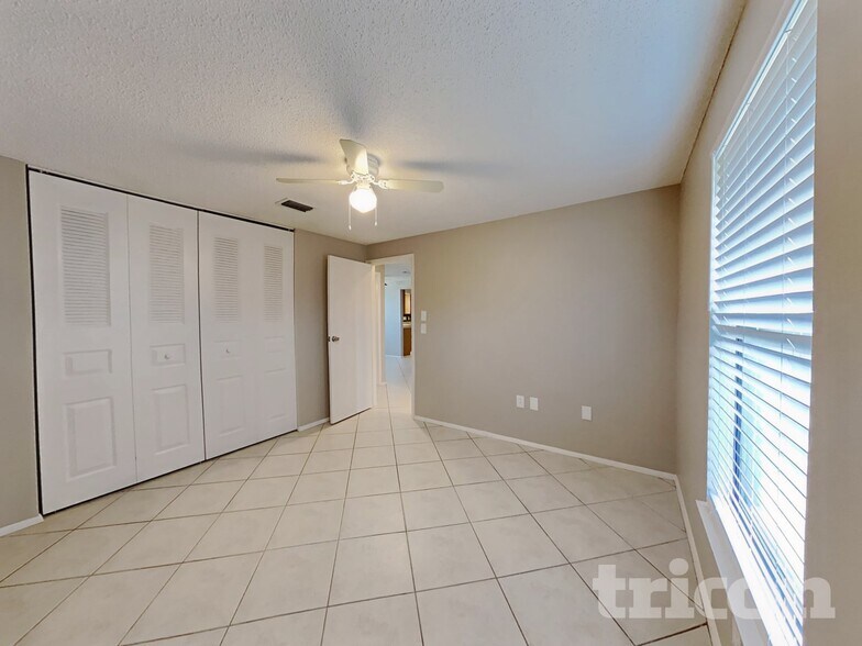 Building Photo - 6101 37th Ave W