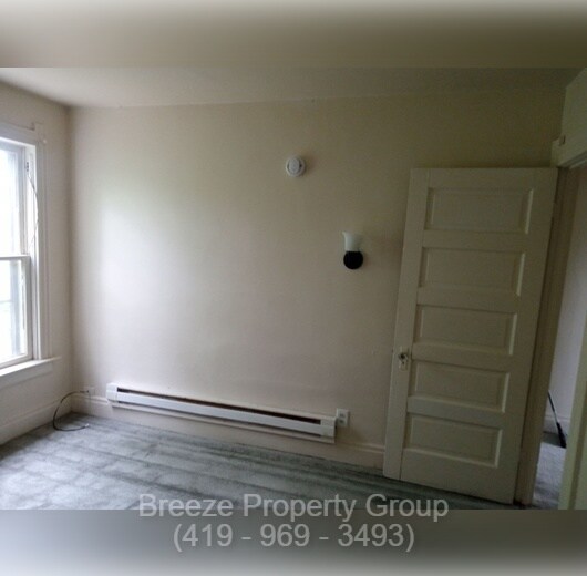 Building Photo - 713 Orchard St