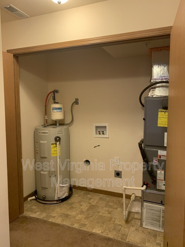 Building Photo - 196 Cardinal Way