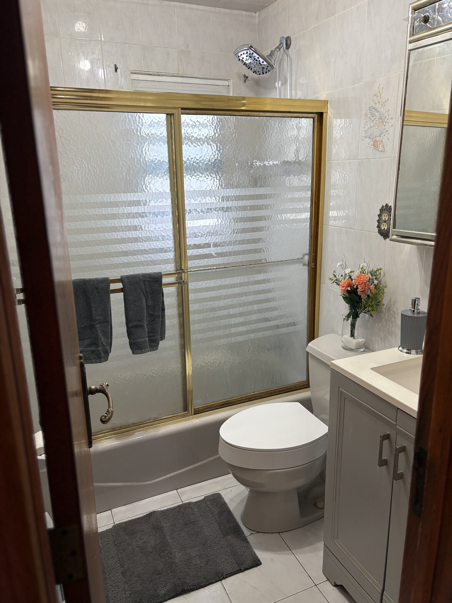 Bathroom - 752 E 88th St