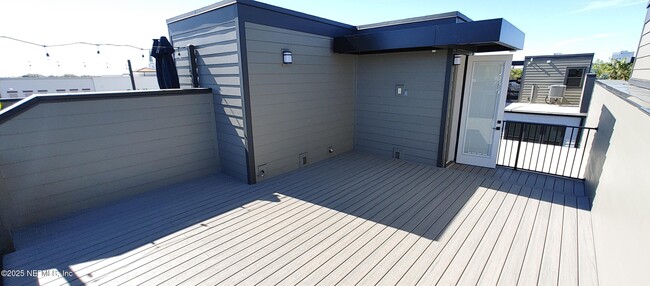 Building Photo - 1614 Bridgeton Dr