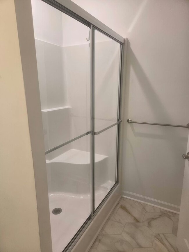 Building Photo - Top-Floor Corner Condo in Virginia Beach