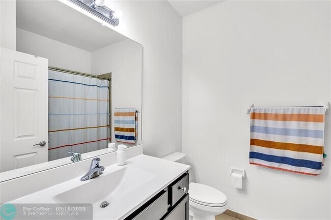 Building Photo - 18401 NW 89th Ct