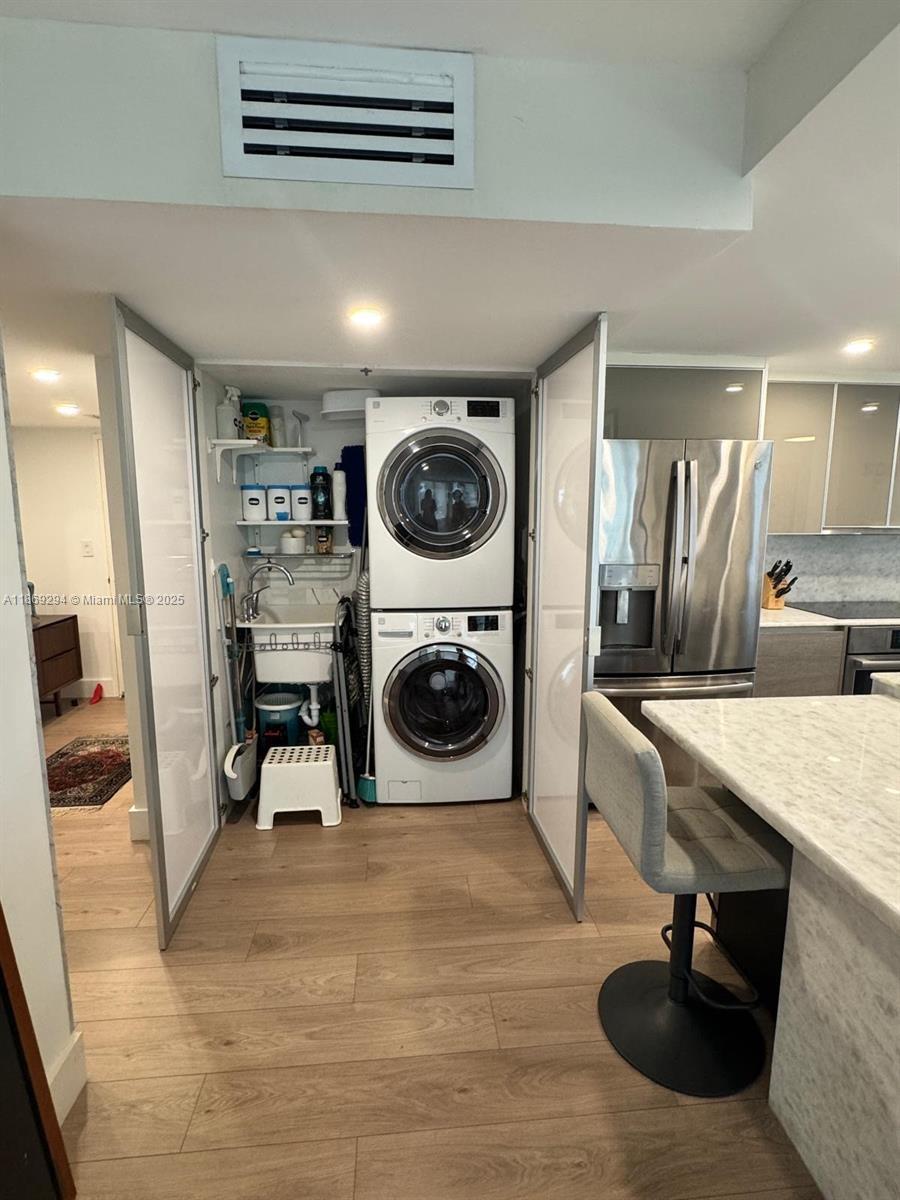 Building Photo - 1865 Brickell Ave