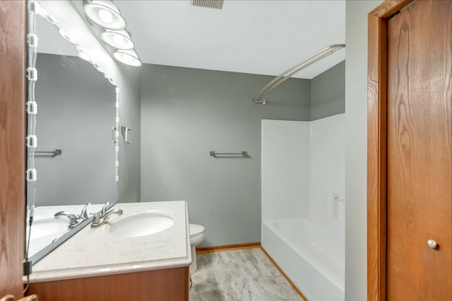 Building Photo - 360 Cari Park Ln